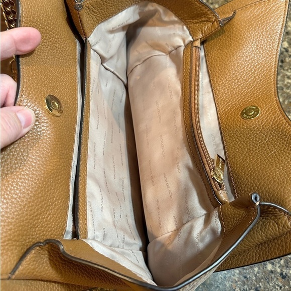 MICHAEL KORS, PEBBLED LEATHER, NEWBURY ACORN, SHOULDER TOTE BAG. 11”W X 12”H - Picture 9 of 10